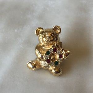 Avon Teddy Bear Christmas Wreath Brooch